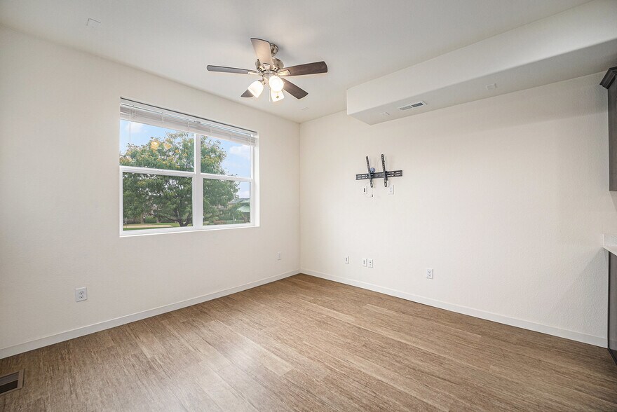 Building Photo - 9790 Clermont Ln