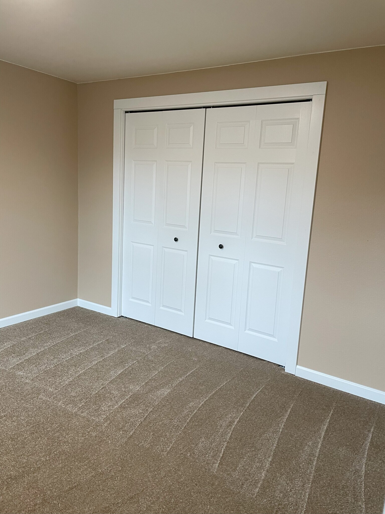 LG Bedroom - 3324 NE Lancaster St