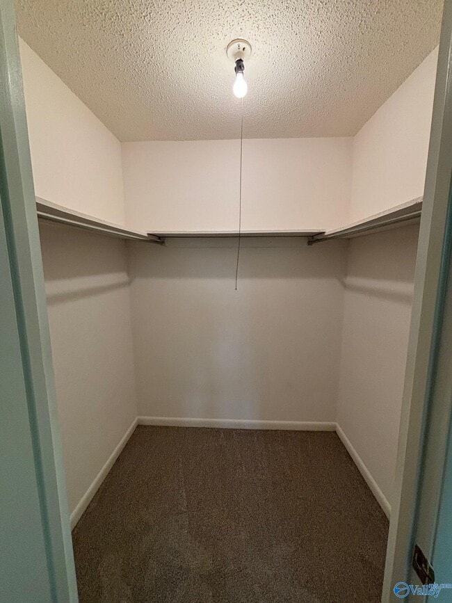 Building Photo - 1925 Lynnbrook Dr SW