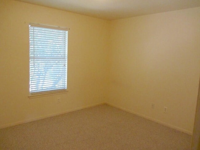 Building Photo - 1815 Hickory Ridge Cove