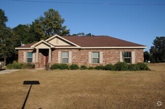 Building Photo - 7338 School House Ln