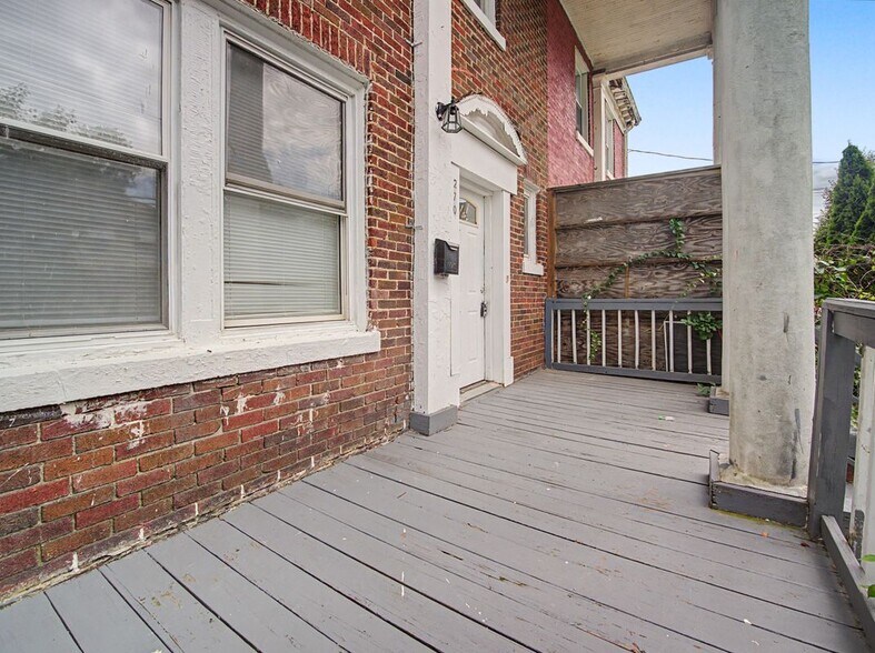 Building Photo - 270 East Ave