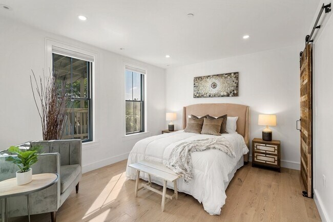 Building Photo - 57 Saratoga St