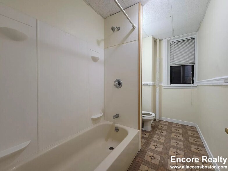 Building Photo - 364 Riverway