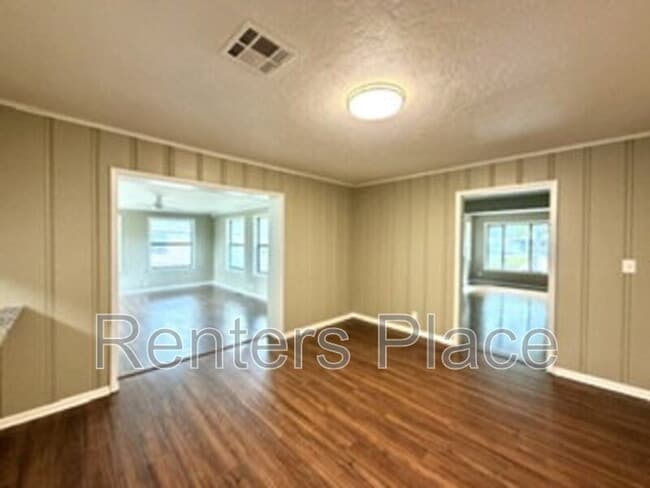 Building Photo - 5501 S Newport Ave