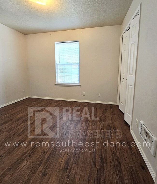 Building Photo - Spacious & Updated 2 Bedroom, 2 Bathroom Twin Home in Ammon with Garage, Fenced Backyard, and Hoo...