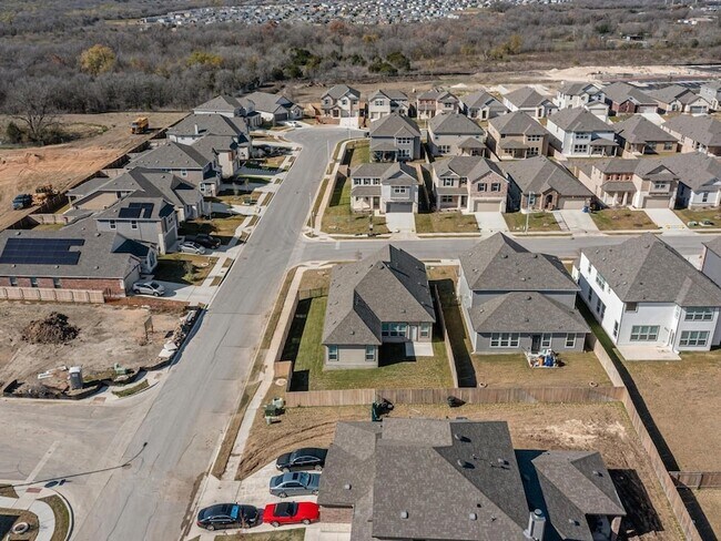 Building Photo - 12501 Chumleys St