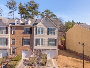 Building Photo - 3 Bedroom Townhome in Stonecrest!