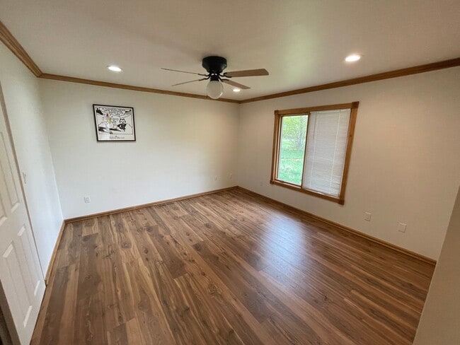 Building Photo - Spacious Single Level Ranch Style 4 Bed 2 ...