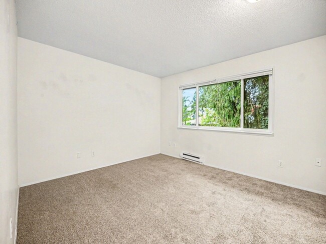 Building Photo - Spacious 2-Story Condo in a Quiet, Well-Located Community!