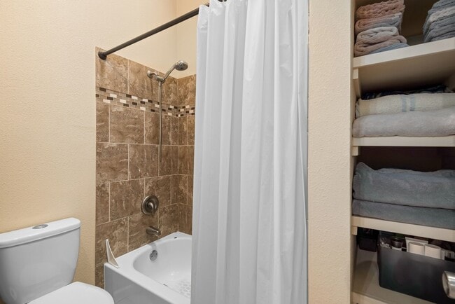 Building Photo - Charming 2BR Townhome in Denver