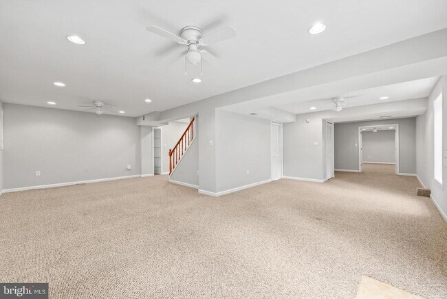 Building Photo - 18865 Crossroads Ct