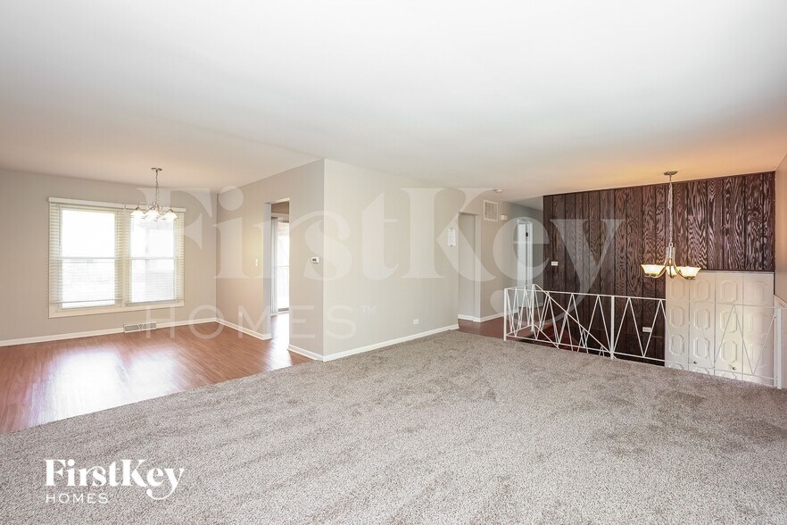 Building Photo - 644 N Ashbury Ave