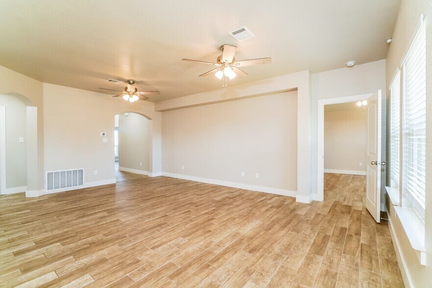 Building Photo - 1545 Birmingham Dr