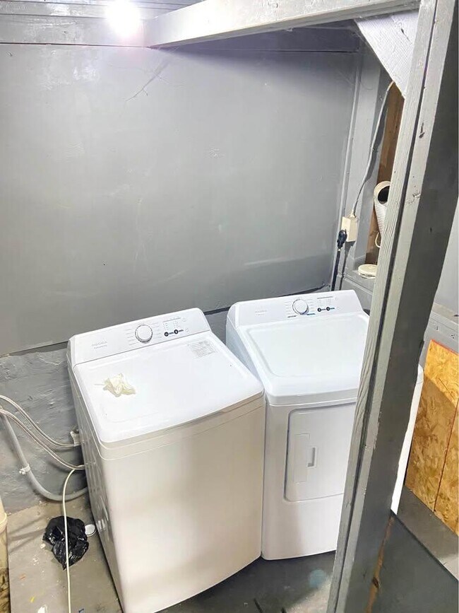 Building Photo - 2512 E Fayette St