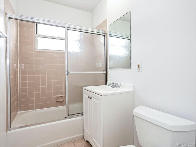 Building Photo - 15 Quinby Ave