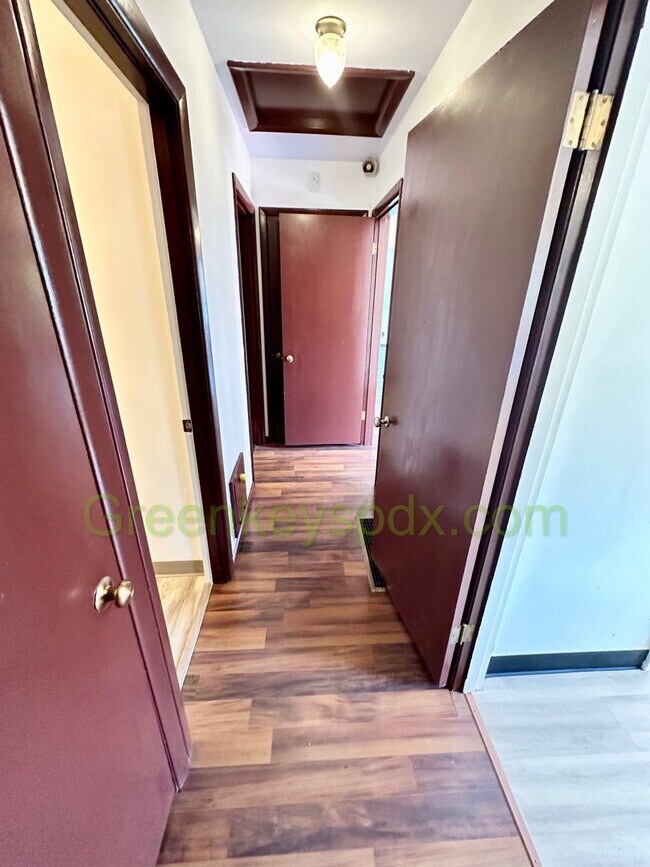 Building Photo - 3-Bedroom, 1.5-Bathroom House in Concordia...