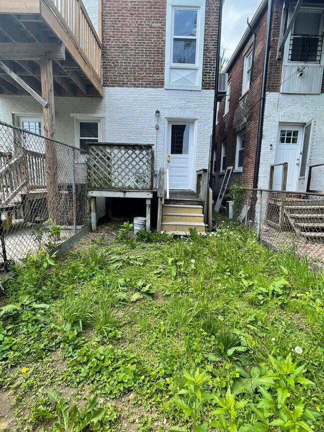 Back yard looking rough - 307 S Baylis St