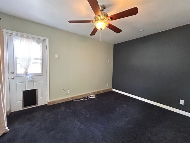 Building Photo - Gorgeous 5 bedroom 3 bathroom Home In Eagle