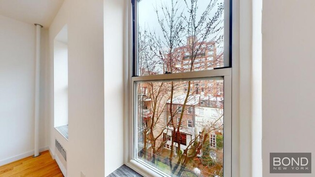 Building Photo - 3 bedroom in NEW YORK NY 10014