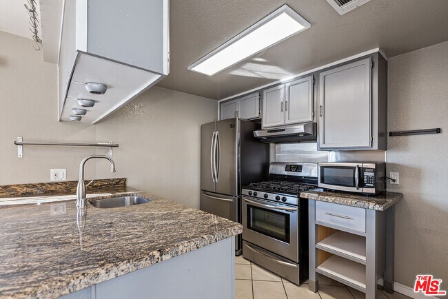 Building Photo - 3780 Ocean View Ave