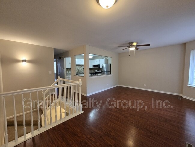 Building Photo - 250 W Whispering Oaks Ln