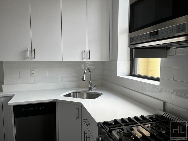 Building Photo - WEST 72 STREET