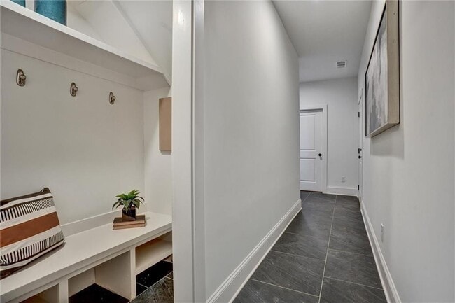 Building Photo - 2159 James Aly