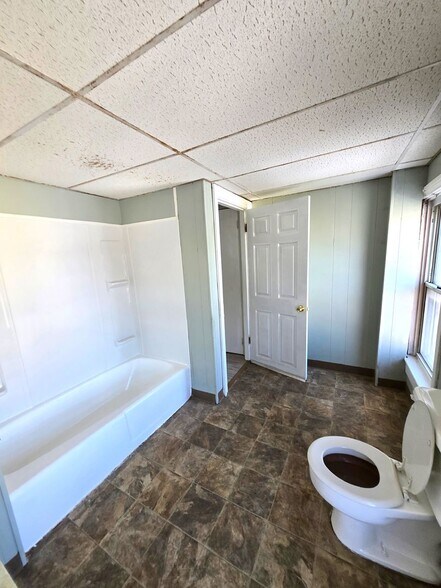 Building Photo - 36 Hilton St