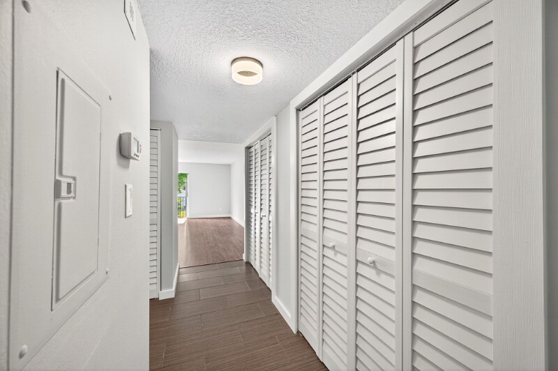 Building Photo - 201 S Arrawana Ave