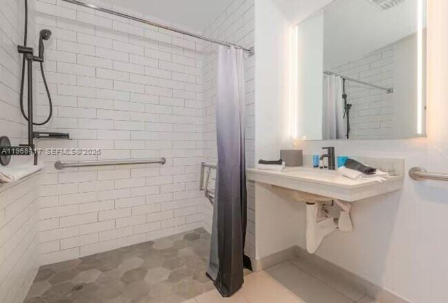 Building Photo - 398 NE 5th St