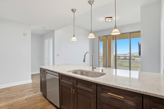 Building Photo - 701 Royal Ct