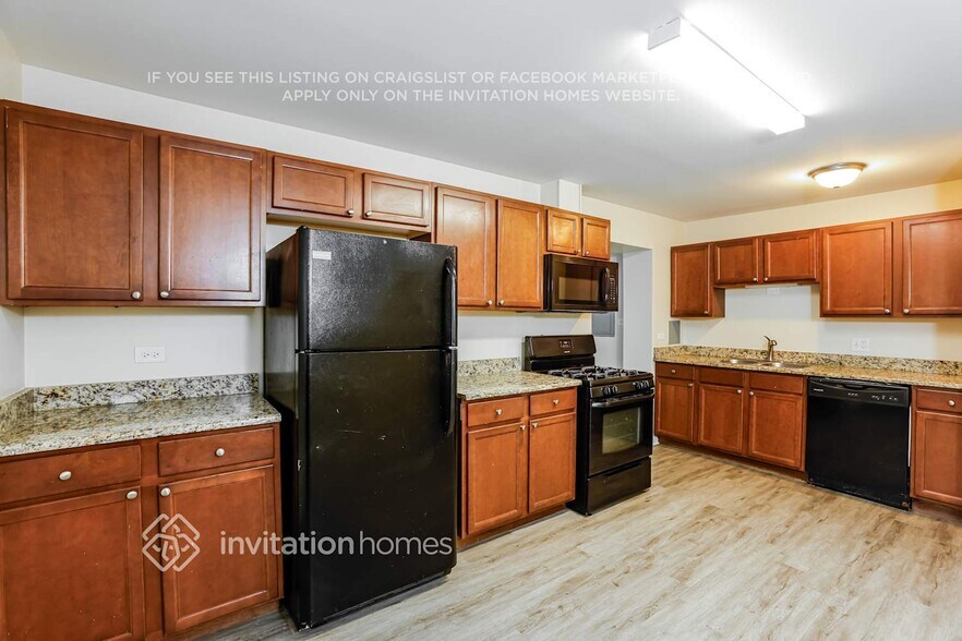 Building Photo - 8440 S Lockwood Ave