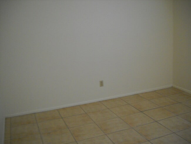 Building Photo - 1155 Plaza Maria