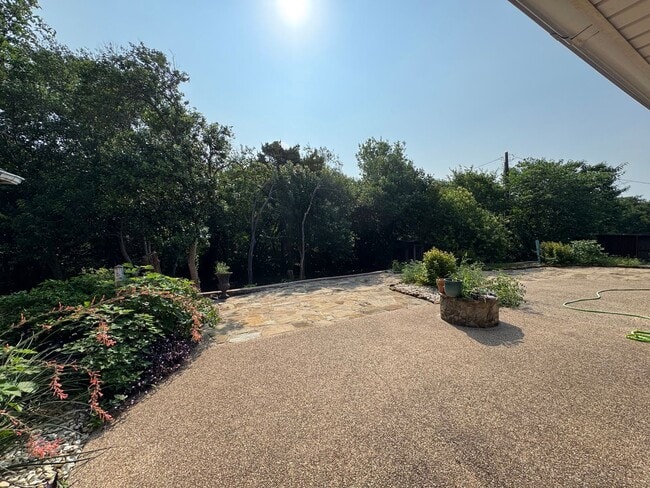 Building Photo - Beautiful Corner Lot Estate