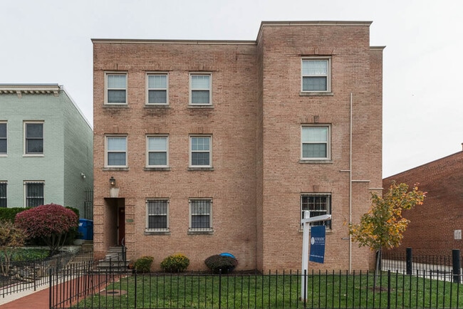 Building Photo - 730 7th St SE