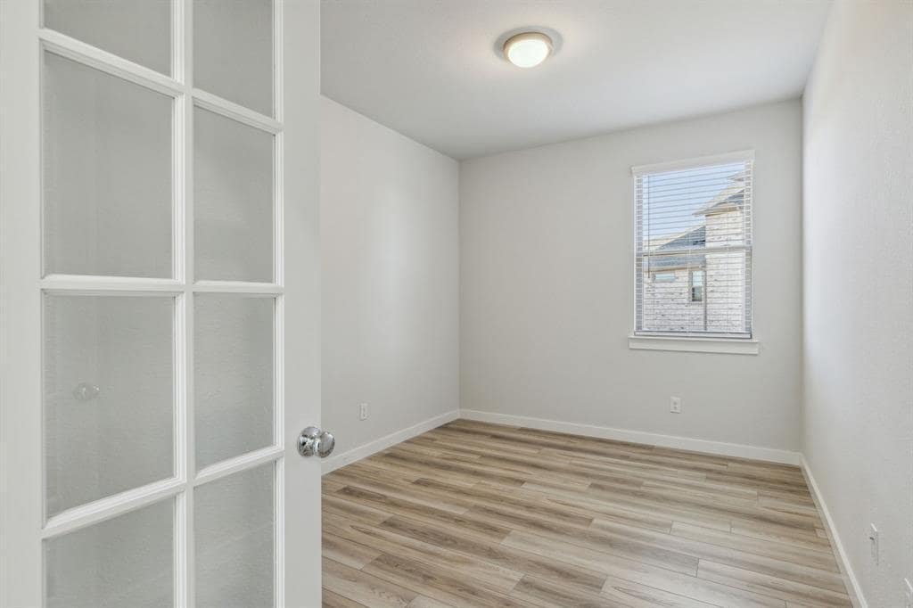 Building Photo - 907 Hazel Dr