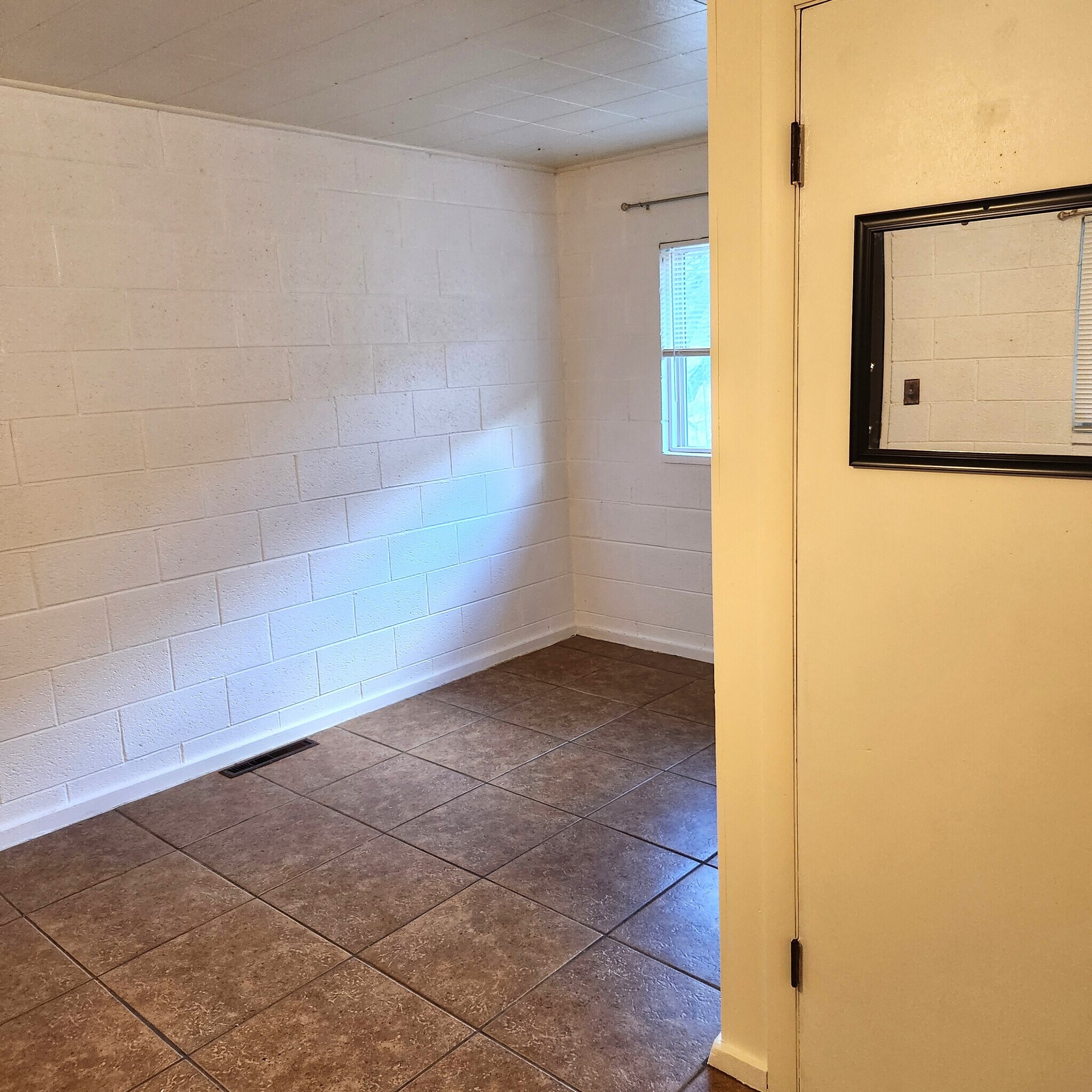 Building Photo - 10370 Ute Pass Ave