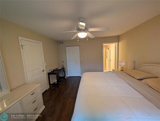 Building Photo - 3081 Holiday Springs Blvd