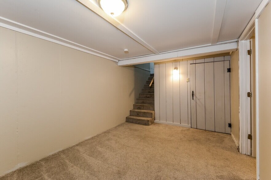 Building Photo - 1450 Night Dr