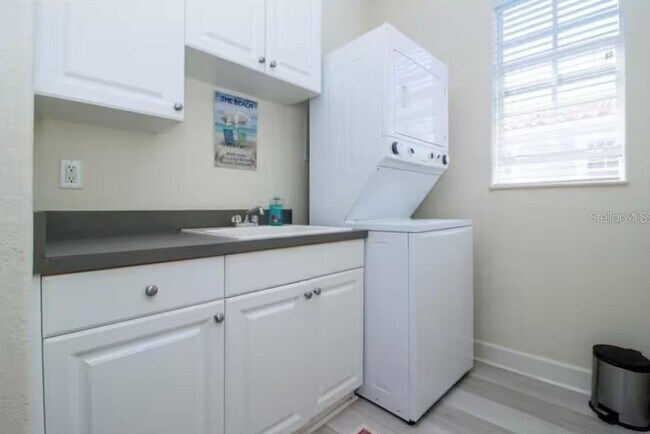 Building Photo - 2319 Avenue C