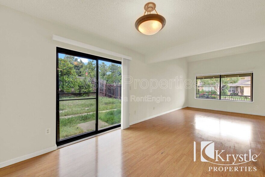 Building Photo - 1398 Hale St