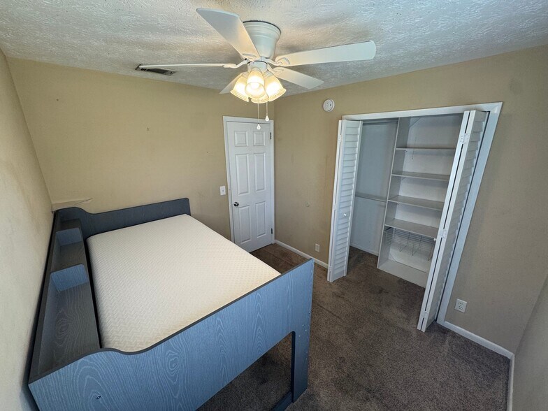 Building Photo - 8229 Frost St N