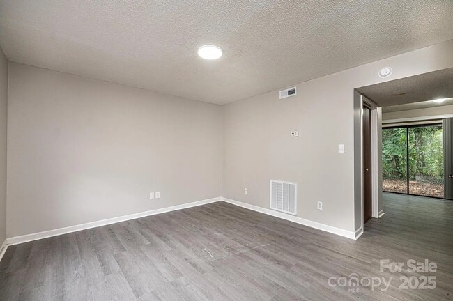 Building Photo - 1051 3rd St SE