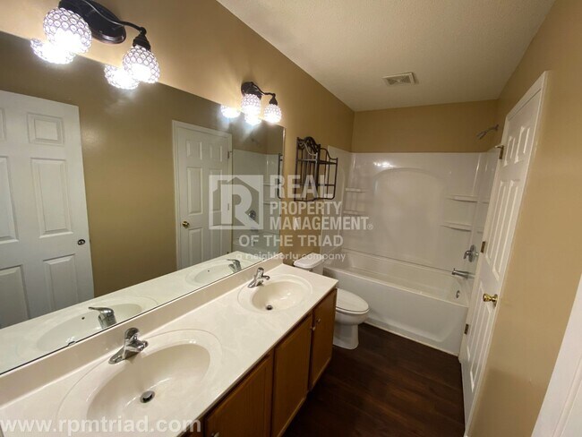 Building Photo - *Move In Special* $250 OFF MOVE IN SPECIAL...