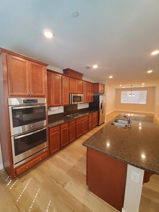 double oven for the gourmet chef - 31543 Mojave Rose Ct