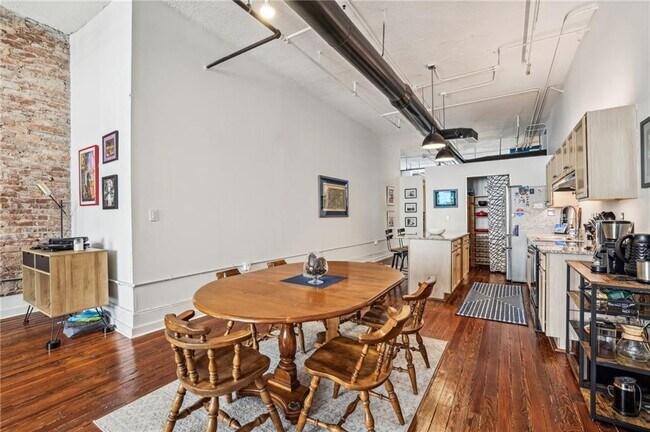 Building Photo - 215 Mitchell St SW