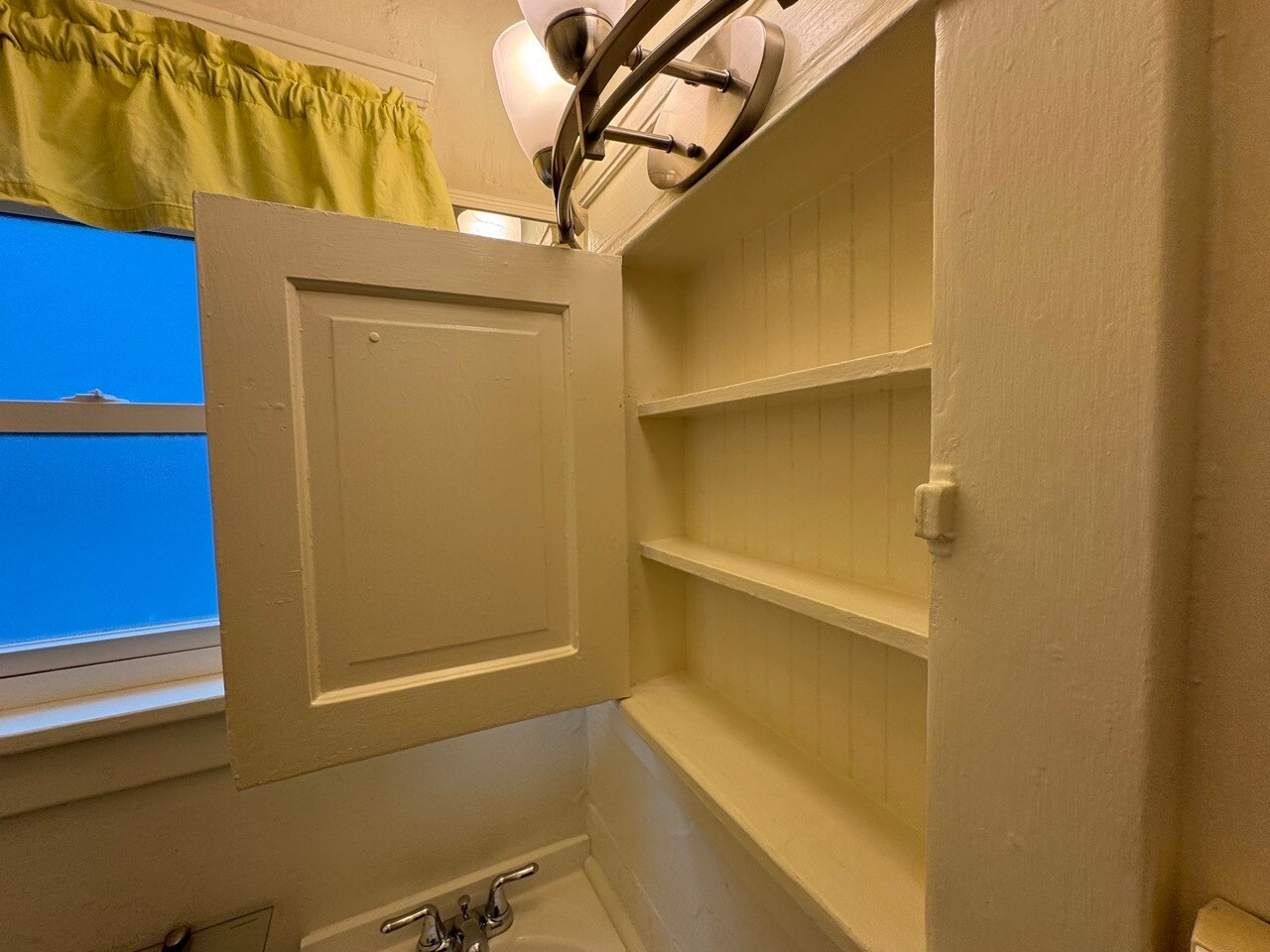 Building Photo - 40 Brooks Ave