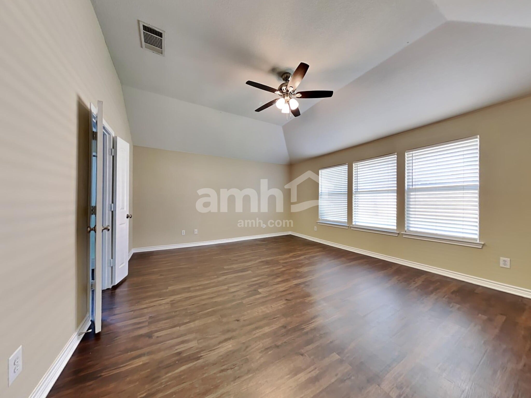 Building Photo - 1702 Griffin Ln