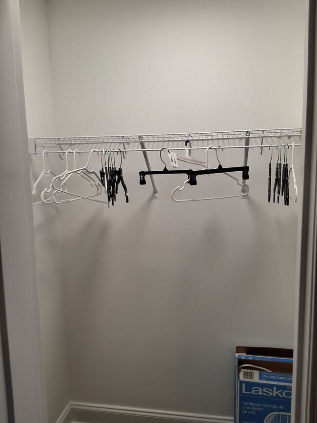 Building Photo - Knoxville 37921 - Fully Furnished - 3 bedroom, 2 bath home - Contact Sharon Arnwine (865) 313-7215